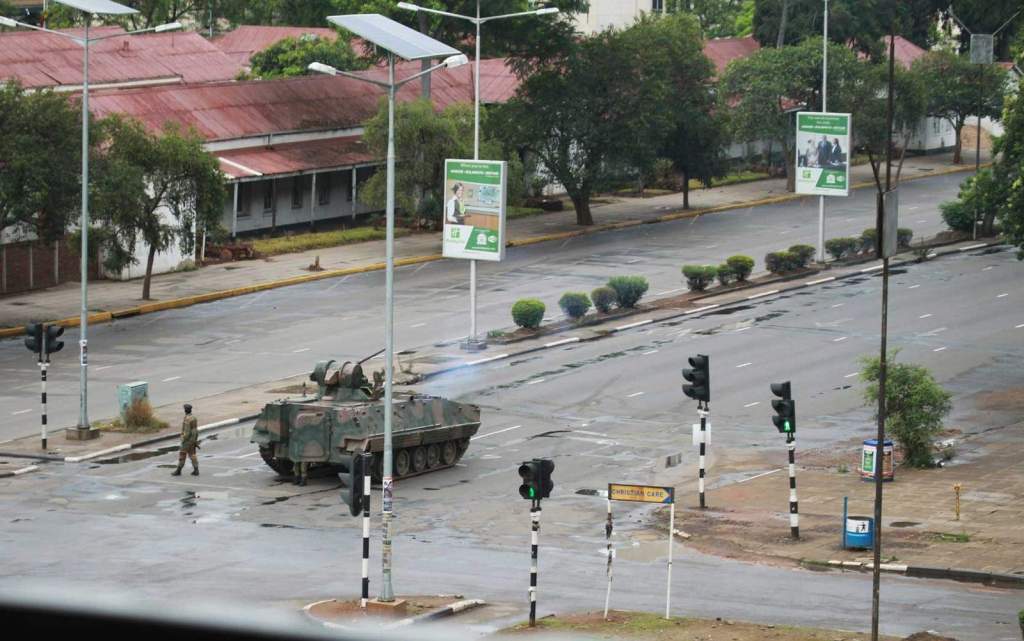 Imagem da matéria: Bitcoin Chega a US$ 13.500 no Zimbábue; Tanques estão nas Ruas