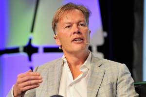 Imagem da matéria: Bilionário que comprou Bitcoin por US$ 100 recomenda 2 ativos para diversificar carteira