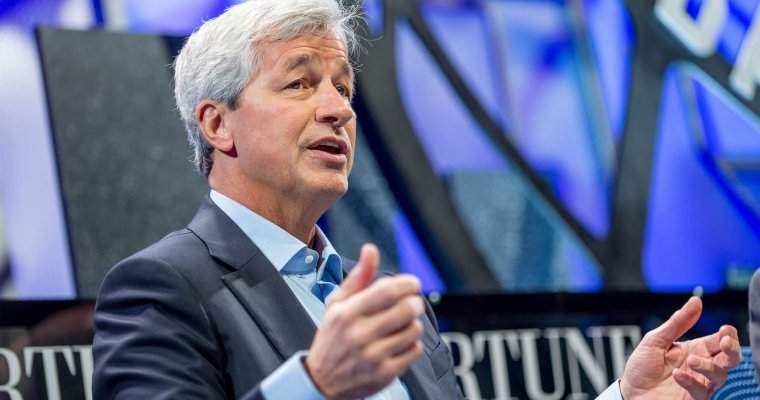 Imagem da matéria: Clientes do banco estão interessados em bitcoin, diz CEO do JPMorgan