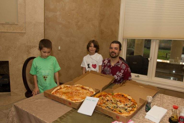 Imagem da matéria: Usuário que Comprou Duas Pizzas em 2010 por 10.000 Bitcoins Repete Feito com a Lightning Network