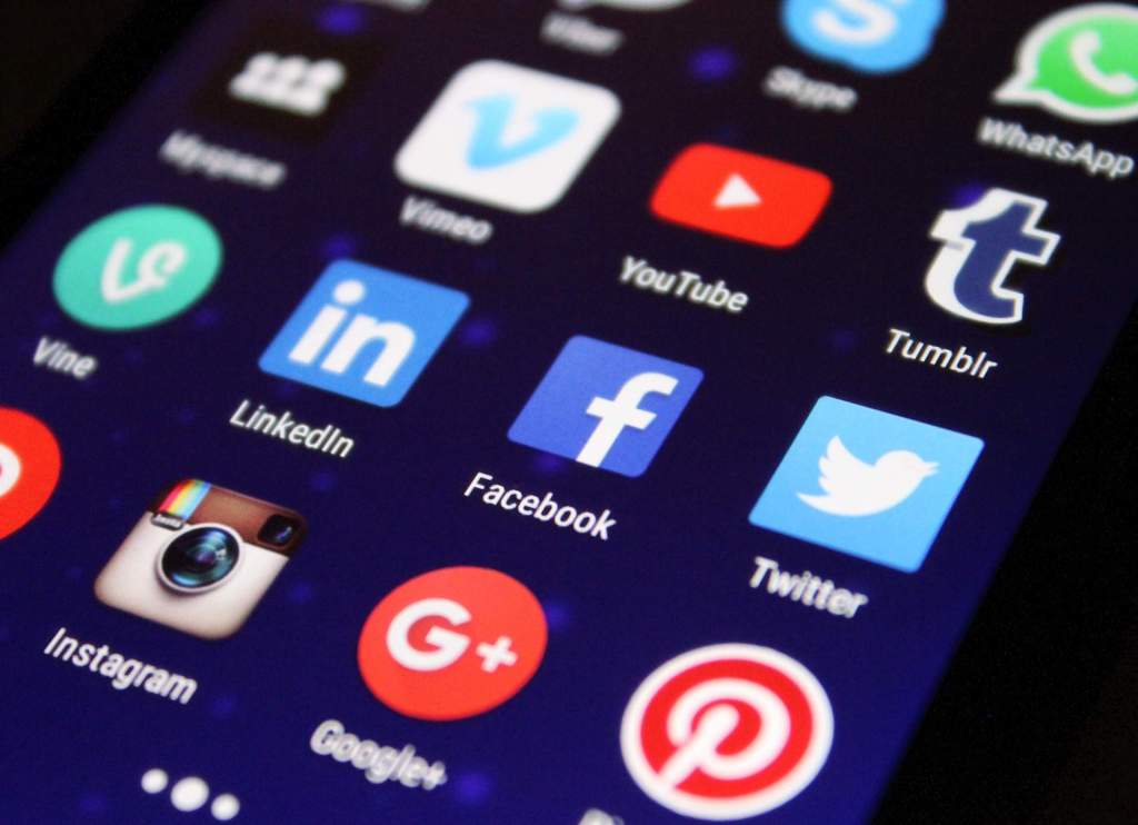Imagem da matéria: Associações de Criptomoedas Vão Processar Facebook, Google e Twitter