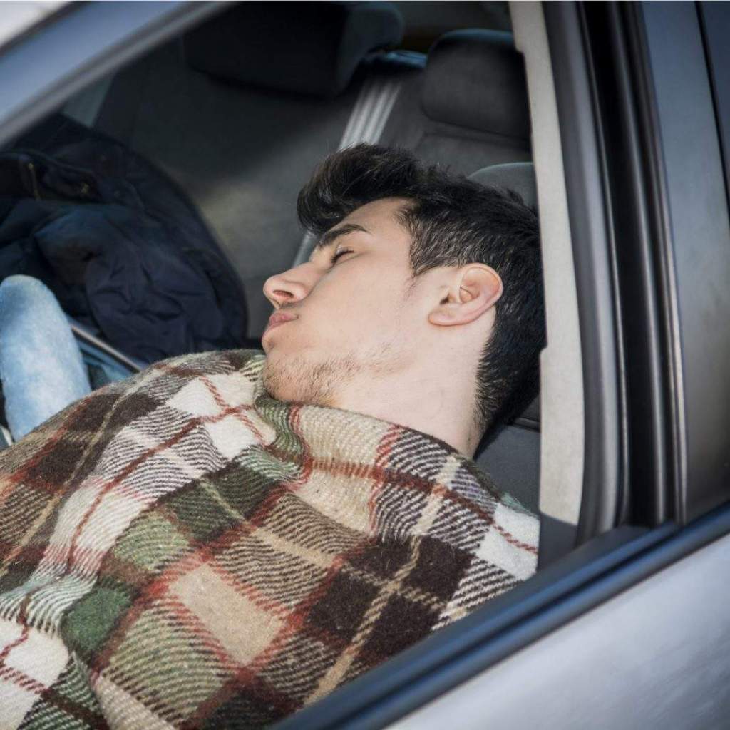 Imagem da matéria: Canadense Mora Dentro de Carro Para Não Gastar Suas Criptomoedas