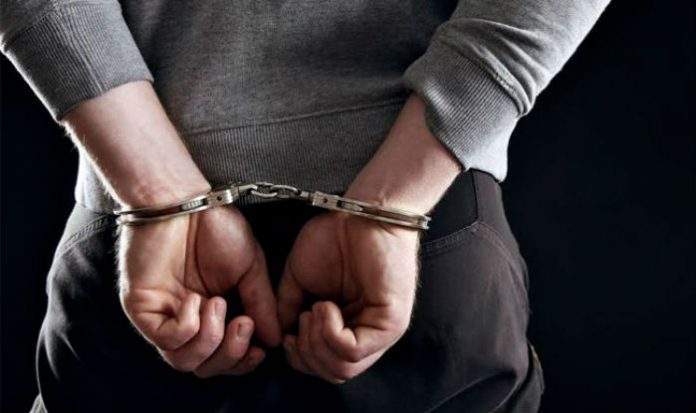 Imagem da matéria: FBI prende empresário que enganou investidores ao criar um 'banco de bitcoin'