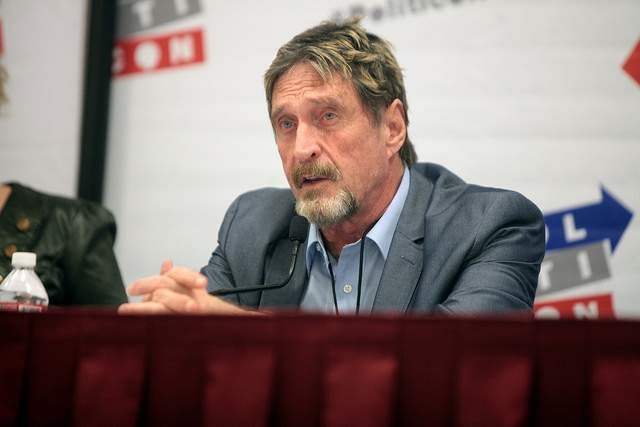 Imagem da matéria: John McAfee diz que ficou sem dinheiro e sem bitcoin: “Não tenho nada”