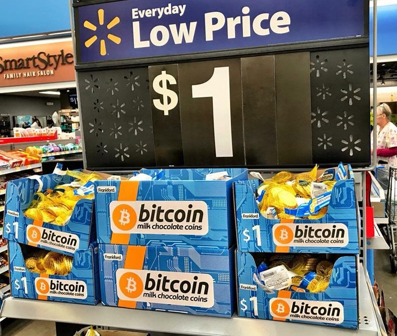 Imagem da matéria: Walmart começa a vender moedas de chocolate de Bitcoin por 1 dólar