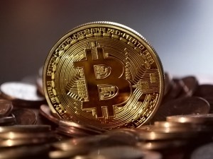 Imagem da matéria: Bitcoin não irá substituir o ouro, diz analista de empresa de investimentos