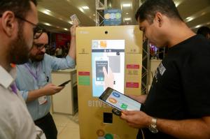 Imagem da matéria: Bitconf Summer tem máquina que vende pen drive com Bitcoin