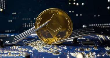 Imagem da matéria: Vulnerabilidade adia hard fork do Ethereum e preço da criptomoeda despenca