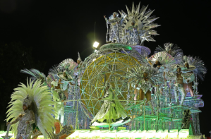 Imagem da matéria: Imperatriz Leopoldinense apresenta bitcoin gigante no Carnaval do Rio de Janeiro