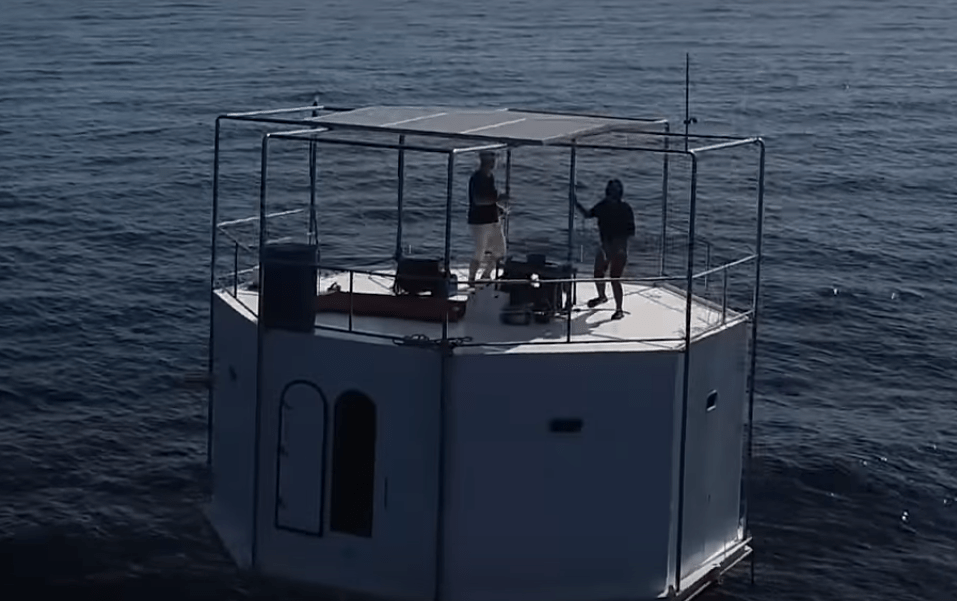 Imagem da matéria: Casal entusiasta do bitcoin investe R$ 600 mil em casa flutuante na Tailândia