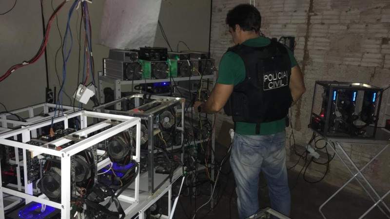 Imagem da matéria: Polícia Civil encontra fazenda de mineração de bitcoin usada por traficantes no RS