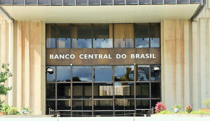 Imagem da matéria: Banco Central quer permitir que se tenha conta em dólar em bancos no Brasil