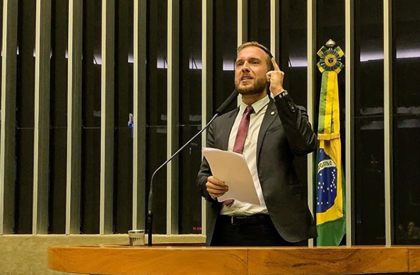 Imagem da matéria: Deputado brasileiro pede inclusão de Comissão da Câmara em projeto sobre Bitcoin