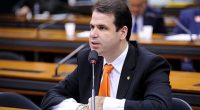 Imagem da matéria: “Quatro milhões de brasileiros já caíram em pirâmides”, diz deputado que quer criar CPI de criptomoedas