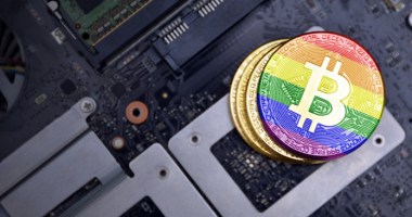 Imagem da matéria: Russo que recebeu Gaycoin em vez de Bitcoin desiste de processo contra a Apple por virar gay