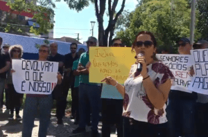 Clientes da Indeal protestam na sede da empresa em Novo Hamburgo: “Devolvam o que é nosso”