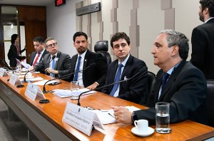 Imagem da matéria: "Regulação das criptomoedas deve ser igual a dos bancos", diz Febraban no Senado