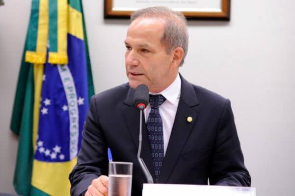 Imagem da matéria: Deputado Federal quer fim de notas de R$ 50 e R$ 100 para ter mais controle sobre impostos