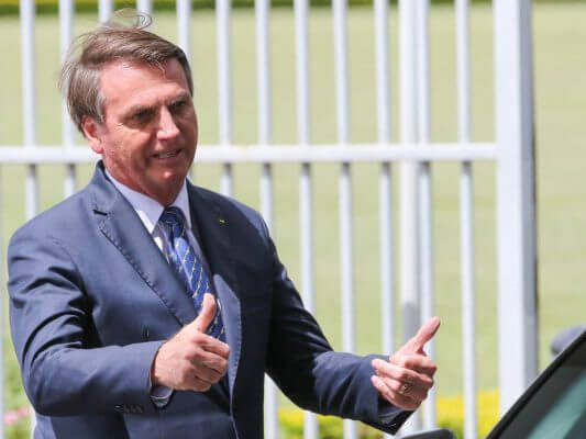 Imagem da matéria: Decisão de Bolsonaro de vetar blockchain no Exército entra na mira do Ministério Público