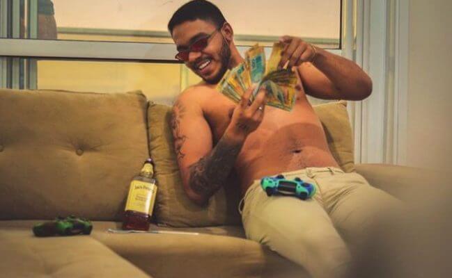 Imagem da matéria: Robô de trader que ostenta nas redes dá prejuízo, e clientes pedem dinheiro de volta