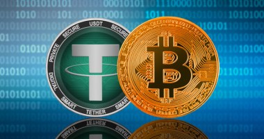 Moedas de Bitcoin e Tether lado a lado