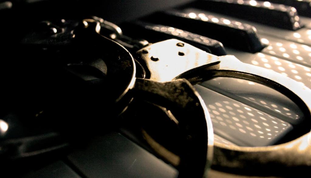 Imagem da matéria: Autoridades dos EUA alegam que mulher pagou em bitcoin pelo assassinato do ex-marido via dark web