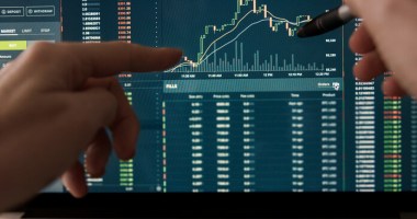 Cursos de Day Trade inundam mercado; especialistas ensinam como escolher