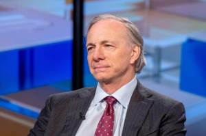 Imagem da matéria: Governos vão "banir" o Bitcoin, diz Ray Dalio, da Bridgewater