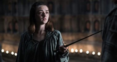 Imagem da matéria: "Devo apostar na alta do bitcoin?", pergunta atriz de Game of Thrones; Elon Musk e CZ respondem