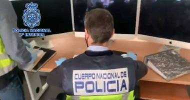 Imagem da matéria: Polícia da Espanha prende quatro pessoas acusadas roubar 380 bitcoins com pirâmide