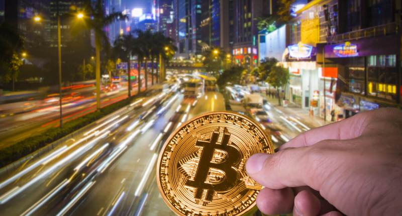 Imagem da matéria: Homem é jogado para fora do carro após negociar 15 bitcoins em Hong Kong