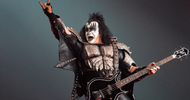 Imagem da matéria: "Já comprei bitcoin, ethereum, litecoin, doge e XRP", diz cantor do Kiss Gene Simmons