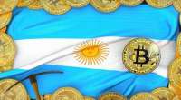 Moedas de bitcoin sob bandeira da Argentina