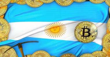 Moedas de bitcoin sob bandeira da Argentina