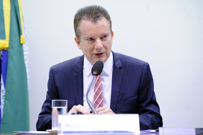 Imagem da matéria: Proposta prevê pena maior para esquema de pirâmide financeira