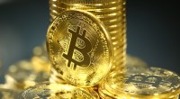 Imagem da matéria: Bitcoin quebra novo recorde de preço e supera os US$ 60 mil