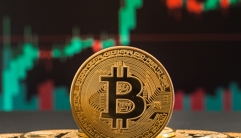 Imagem da matéria: Bitcoin (BTC) retoma fôlego e volta a ser negociado acima dos US$ 35,5 mil