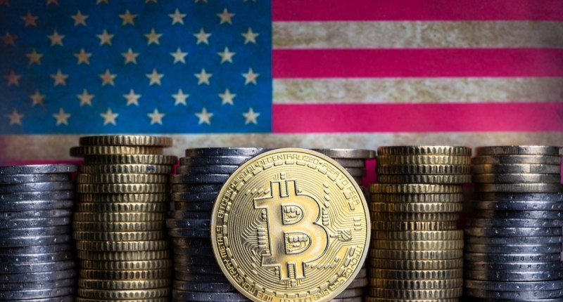 Imagem da matéria: Governo dos EUA faz "trade estatal" e lucra US$ 16 milhões com venda de bitcoin