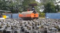 Imagem da matéria: Vídeo: Rolo compressor destrói centenas mineradoras de bitcoin na Malásia