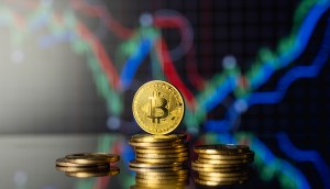 Imagem da matéria: Bitcoin (BTC) cai 1% nesta terça, mas duas altcoins sobem dois dígitos