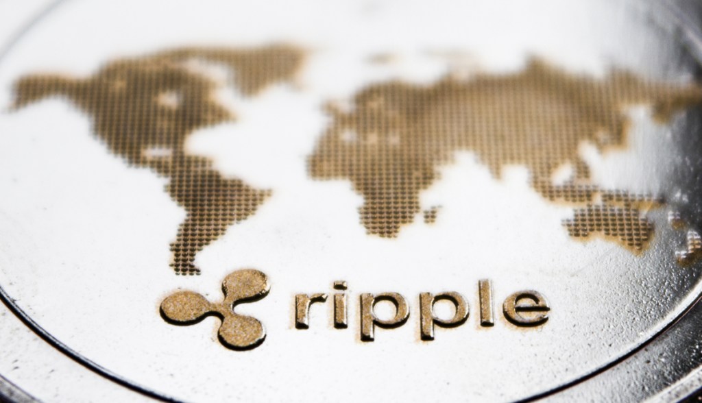 Moeda prateada da Ripple com logo do XRP