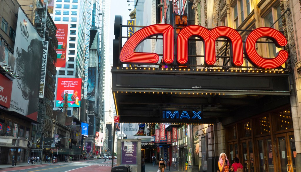 Imagem da matéria: Rede de cinemas dos EUA já tem 14% de compras online feitas com criptomoedas