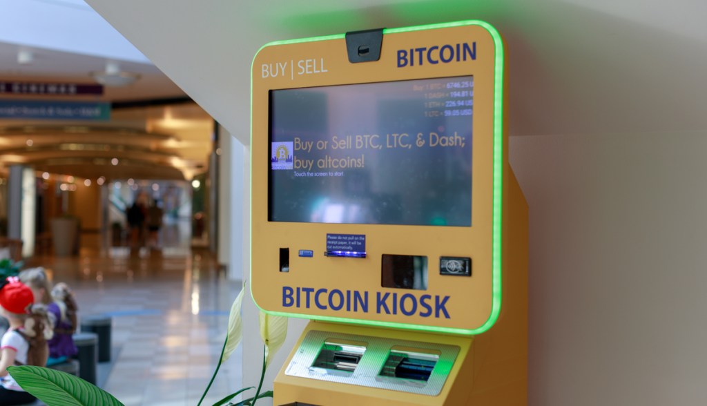 Imagem da matéria: Caixas eletrônicos de bitcoin podem estar facilitando tráfico sexual, afirma novo relatório