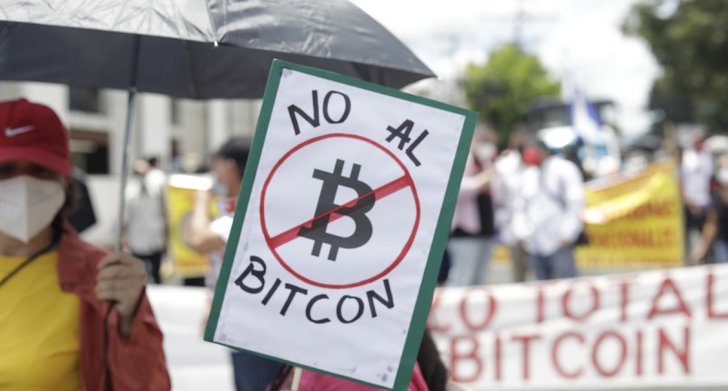 Imagem da matéria: Aposta em bitcoin já gerou prejuízo de US$ 12 milhões para El Salvador, aponta Bloomberg