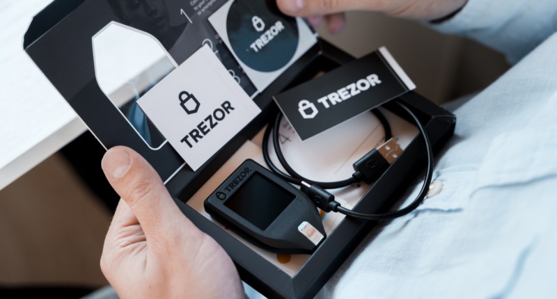 Imagem da matéria: Trezor vai excluir solução que compartilha dados dos usuários do bitcoin