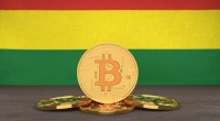 Moeda de Bitcoin à frente de bandeira da Bolívia