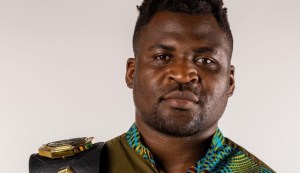 Imagem da matéria: Campeão do UFC quer receber metade da bolsa em bitcoin em luta no sábado