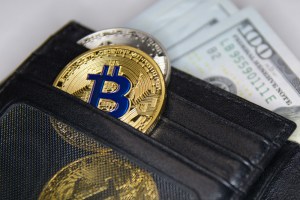 Imagem da matéria: Binance libera compra de oito criptomoedas com cartão de crédito para brasileiros