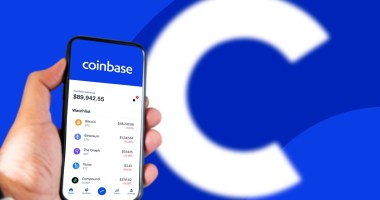 Imagem da matéria: Coinbase lista pela primeira vez criptomoedas emitidas na rede Solana; tokens sobem até 40%