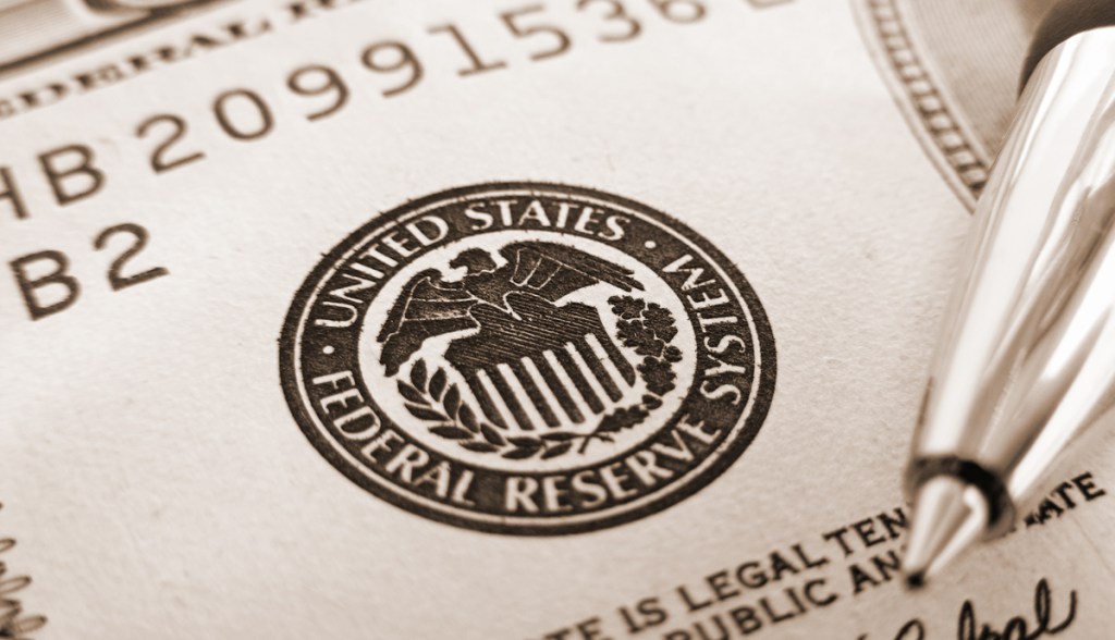 Imagem da matéria: Fed proíbe funcionários de negociar ações e criptomoedas após escândalos